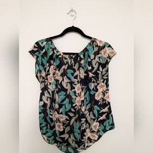 Woman's Medium Patterned Blouse